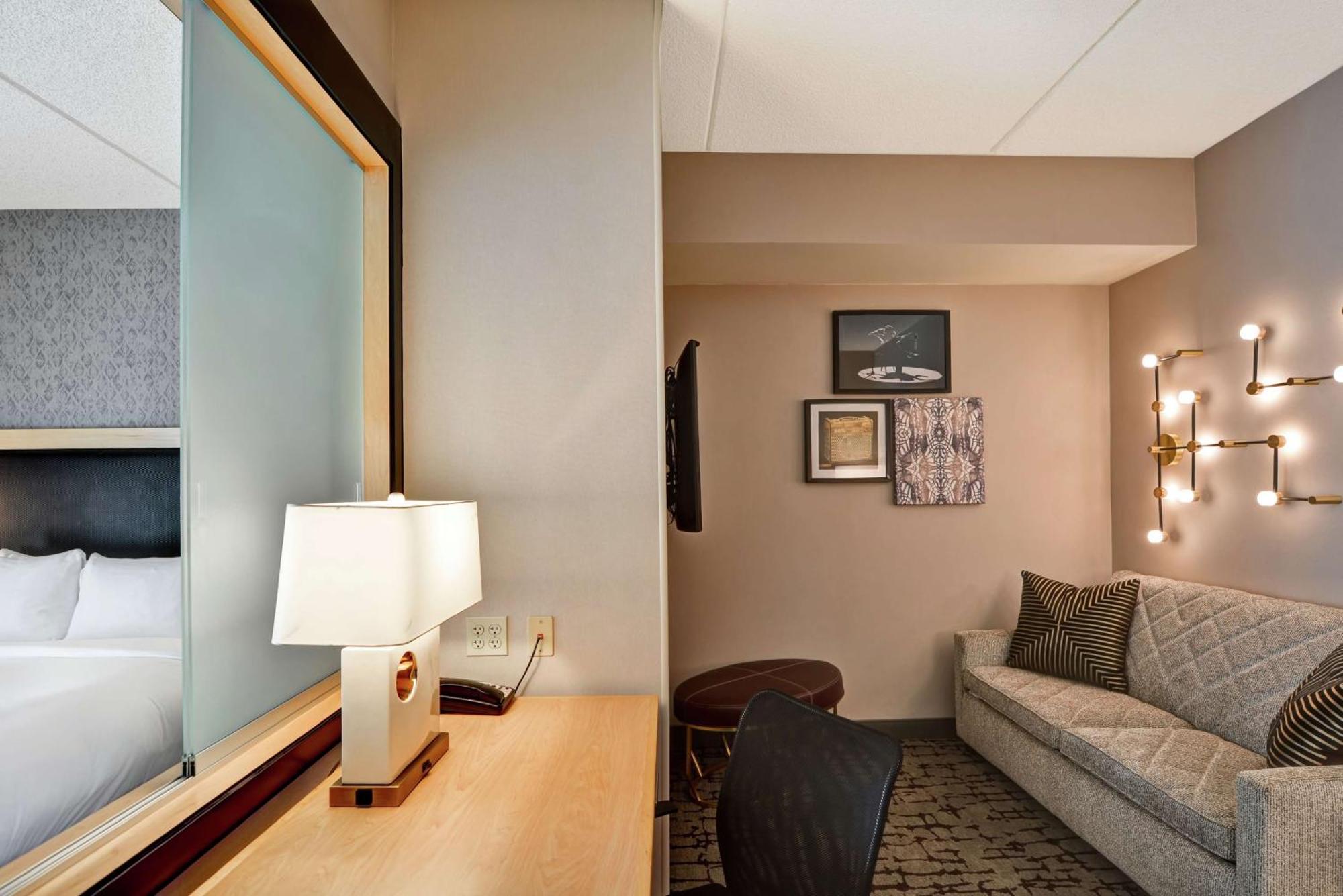 Hotel Doubletree By Hilton Baton Rouge Esterno foto