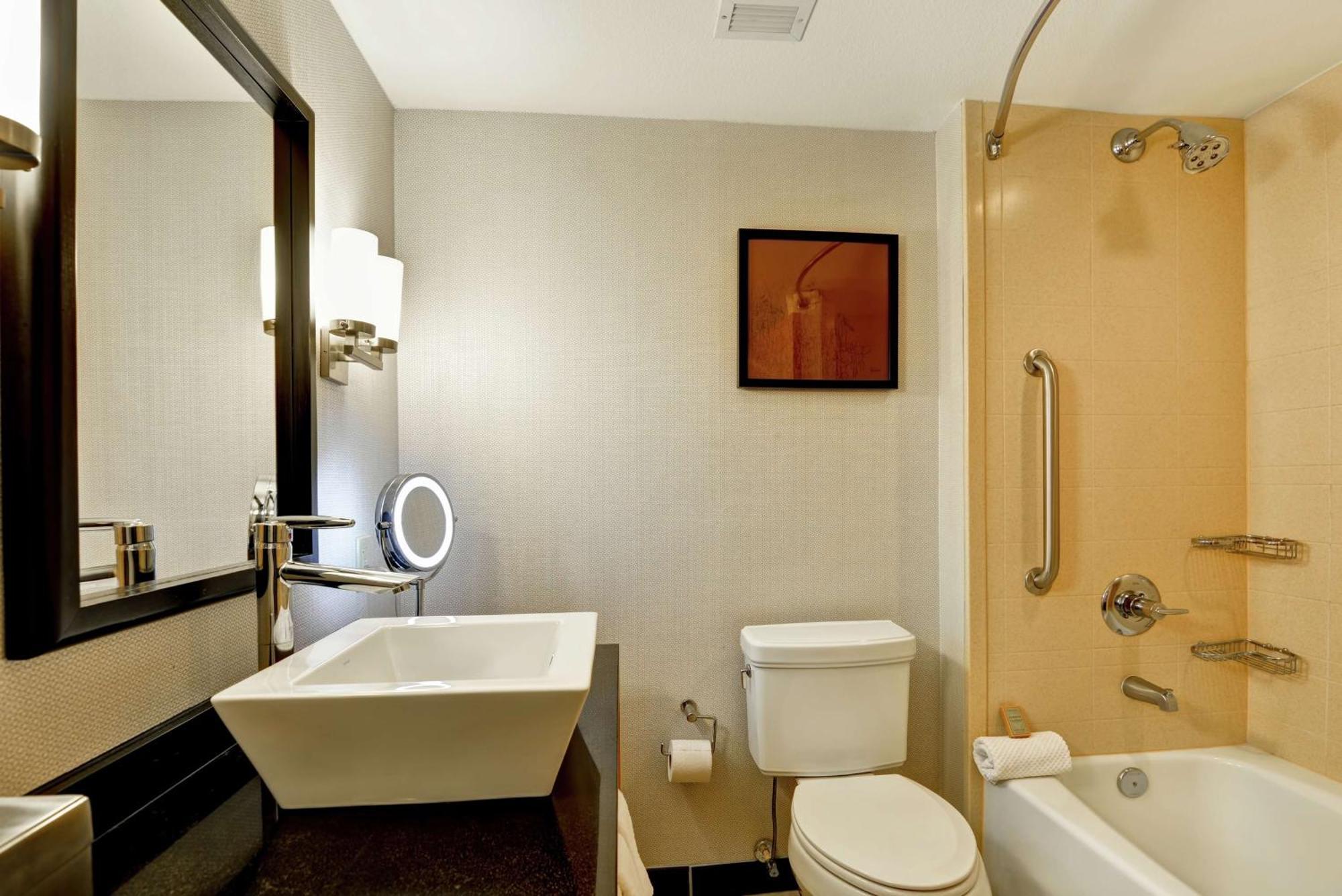 Hotel Doubletree By Hilton Baton Rouge Esterno foto