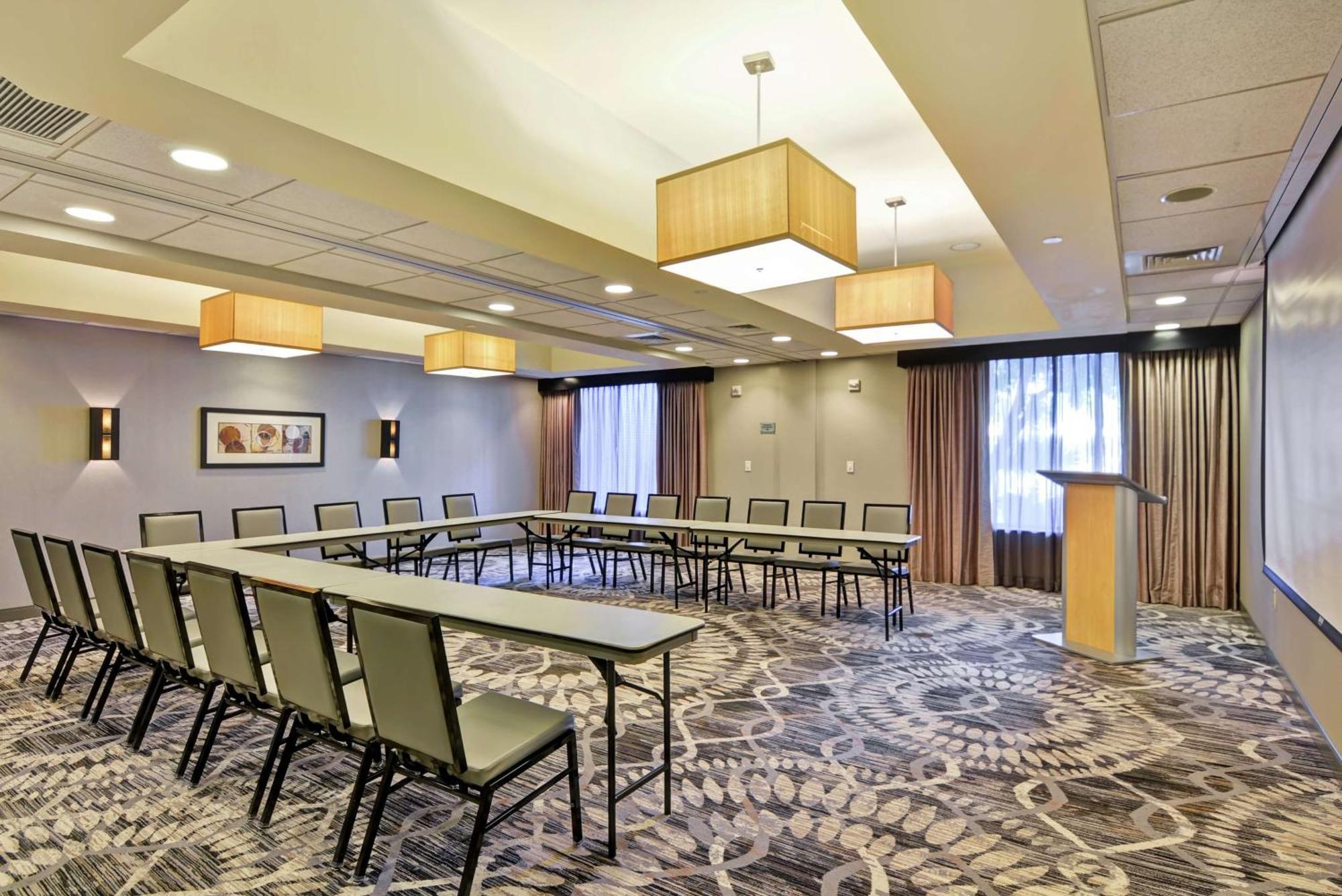 Hotel Doubletree By Hilton Baton Rouge Esterno foto