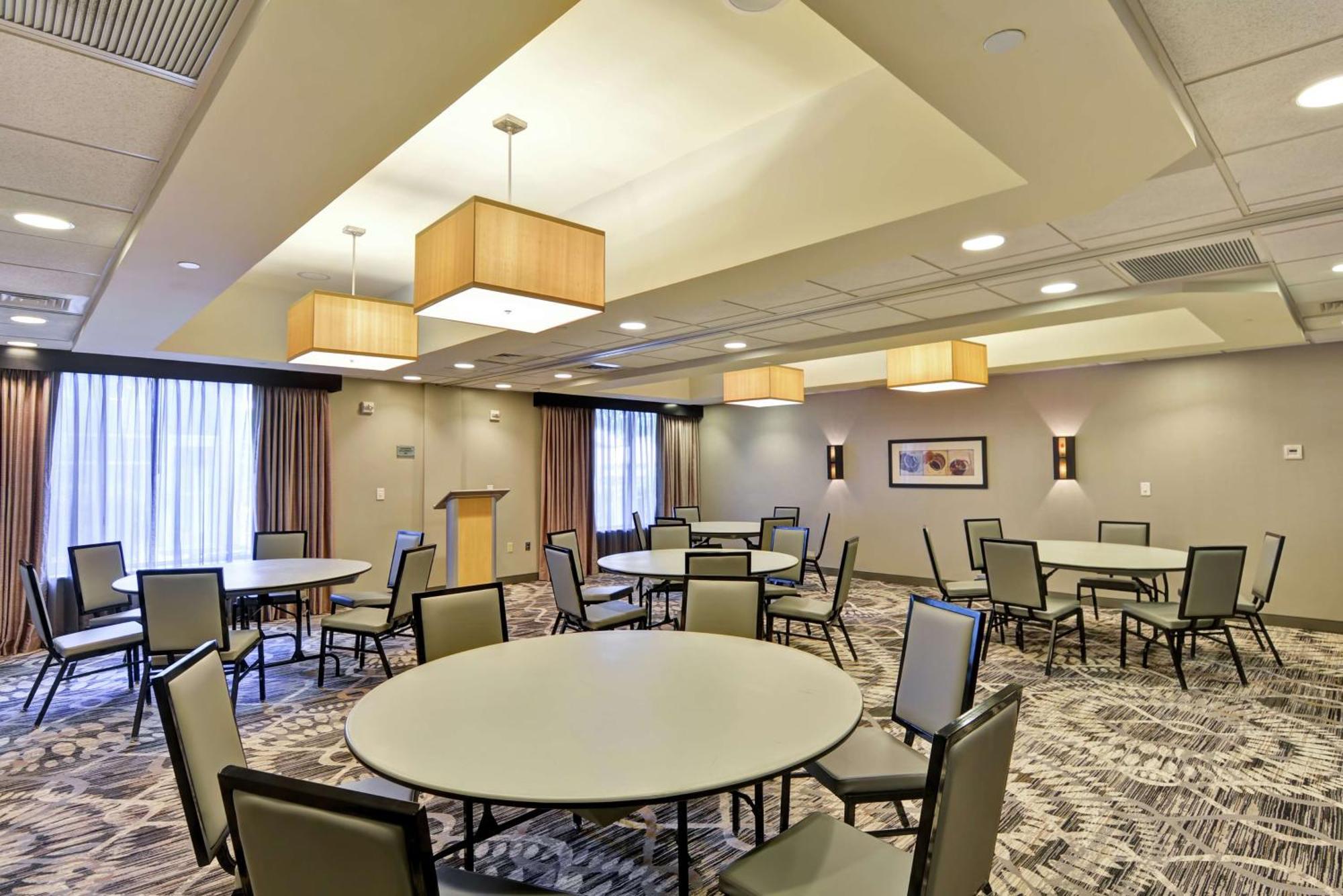 Hotel Doubletree By Hilton Baton Rouge Esterno foto