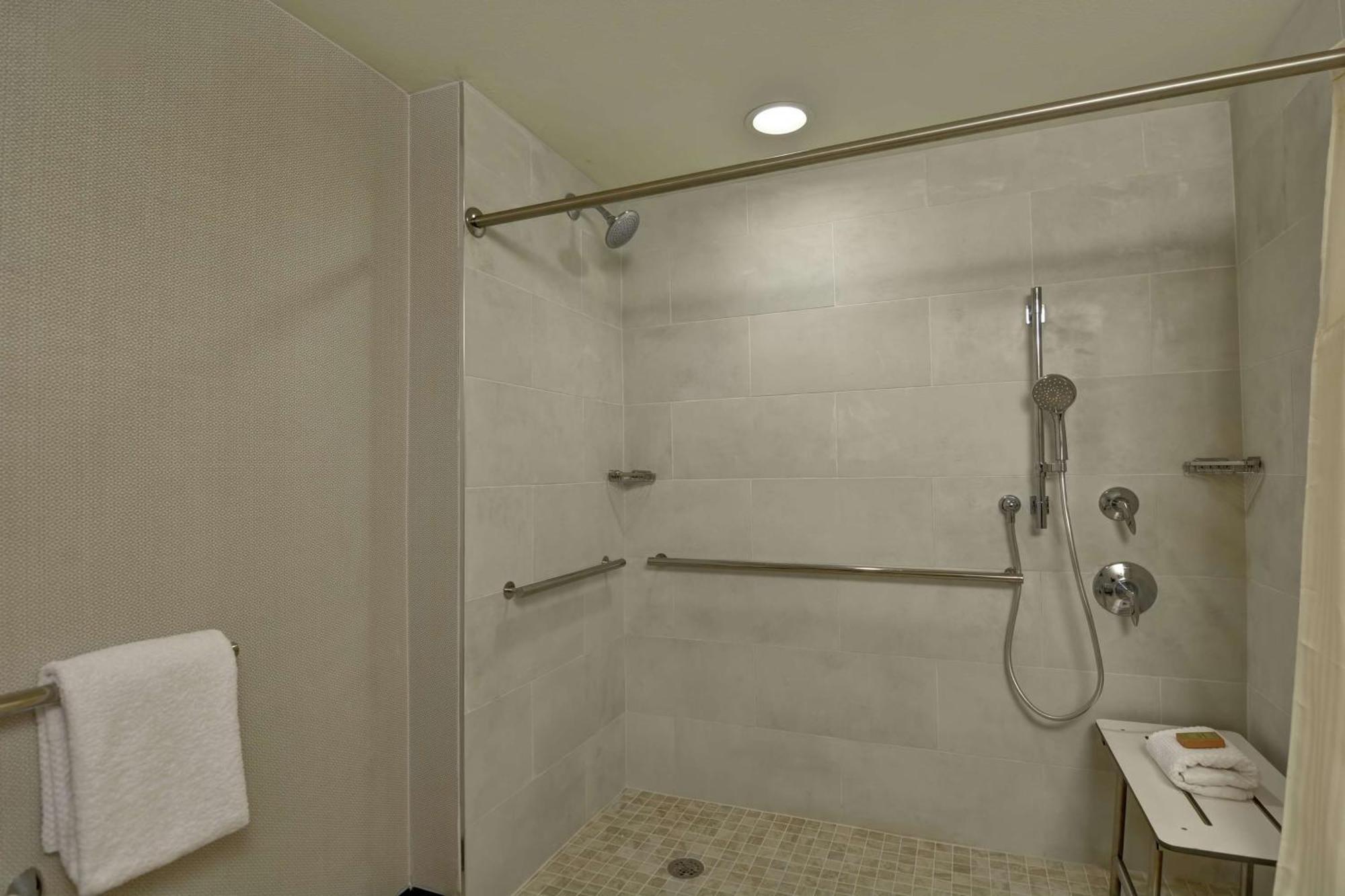 Hotel Doubletree By Hilton Baton Rouge Esterno foto