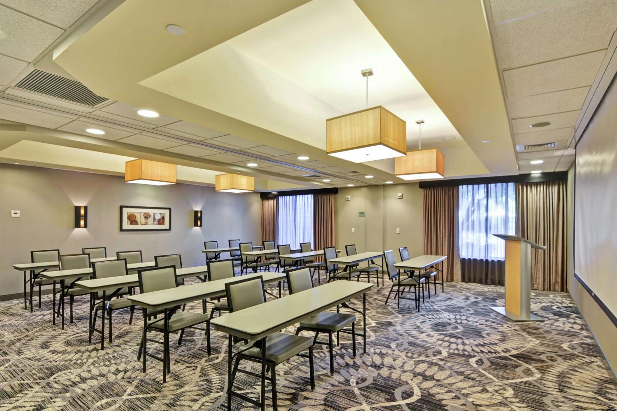 Hotel Doubletree By Hilton Baton Rouge Esterno foto